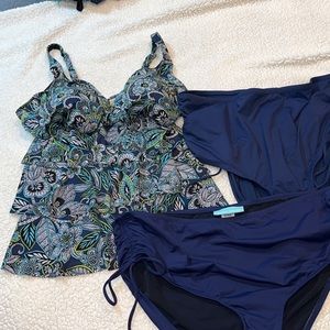 Women’s swimsuit - 2 different bottoms. Size 22W